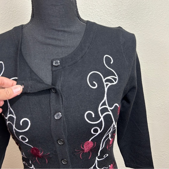 NWT Unique Vintage Size Small (4) Black Sweater with Spiders and Webs 557 - Picture 4 of 13